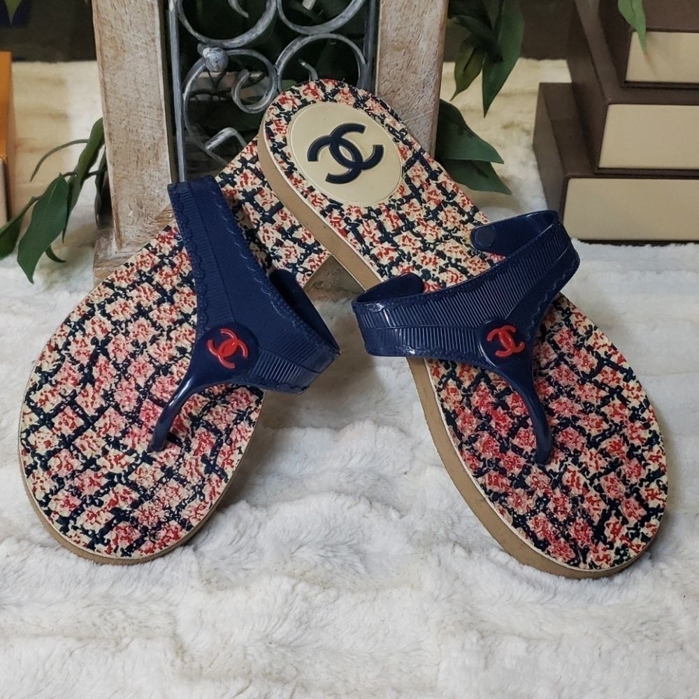 ♥️ SOLD ❤️ Chanel sandals 👡 - Picture 1 of 13